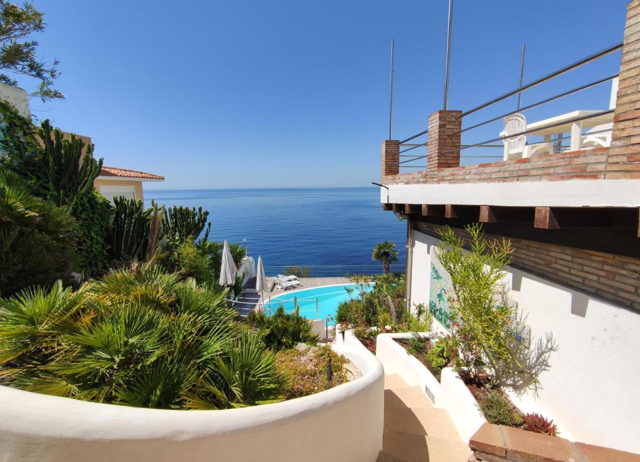 La Rosa Sul Mare Aparthotel Syracuse Exterior photo